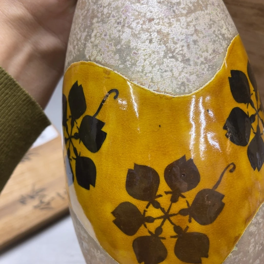 瓷片五****欢密密麻麻地排列着一个大