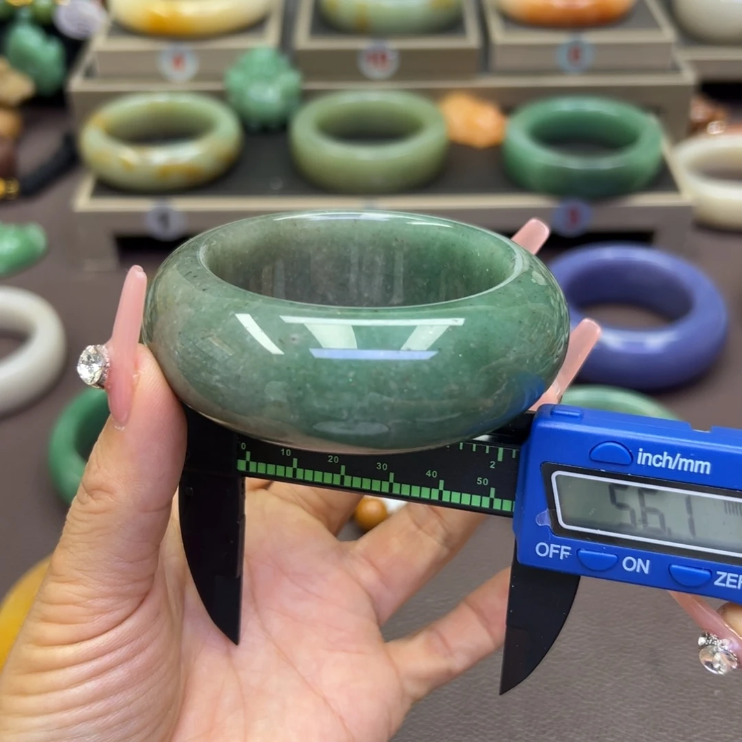 未镶嵌手镯石英岩玉