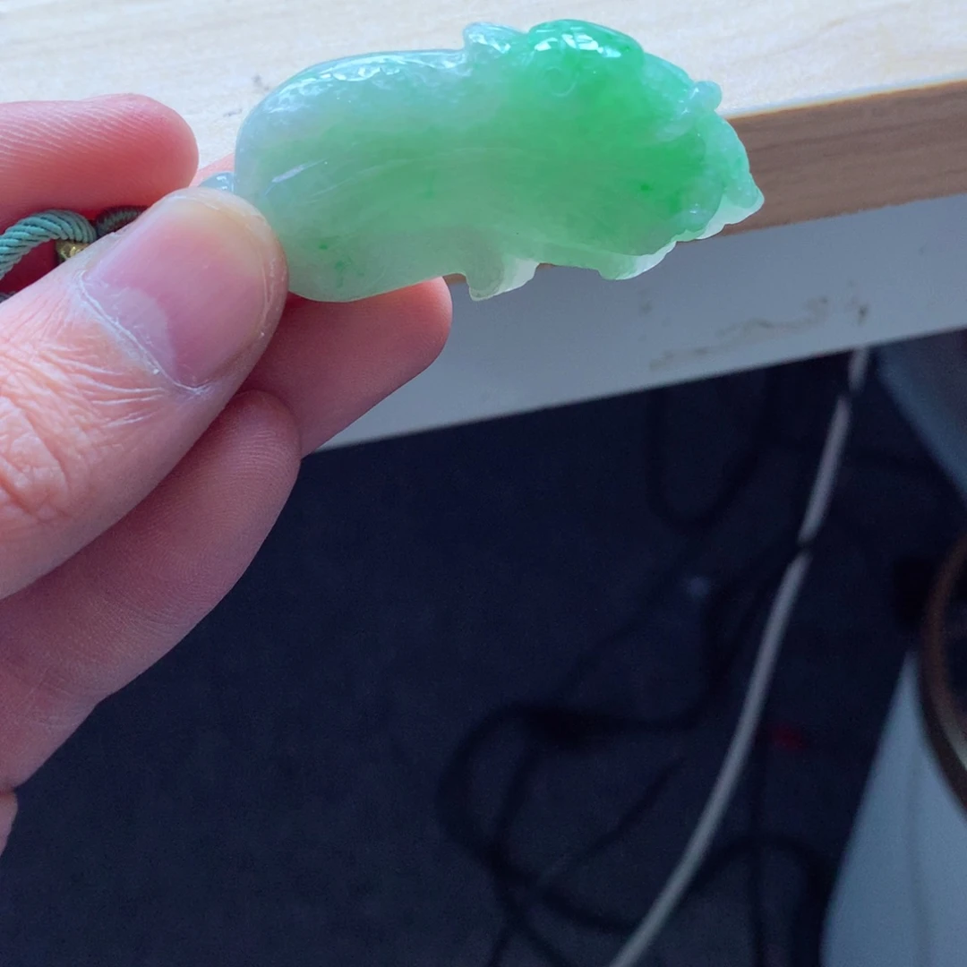 翡翠颈饰未镶嵌吊坠