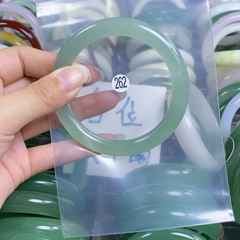 【闪购商品】石英质玉手镯未镶嵌6061