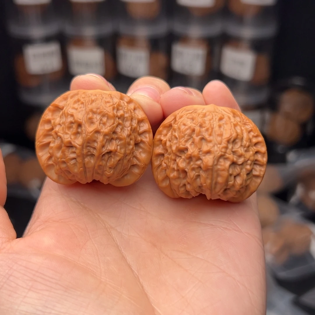 文玩核桃吊坠三****）血麒麟