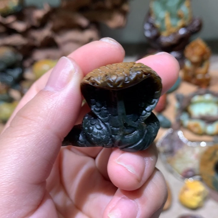 未镶嵌岫岩河磨玉（透闪石质玉）挂件
