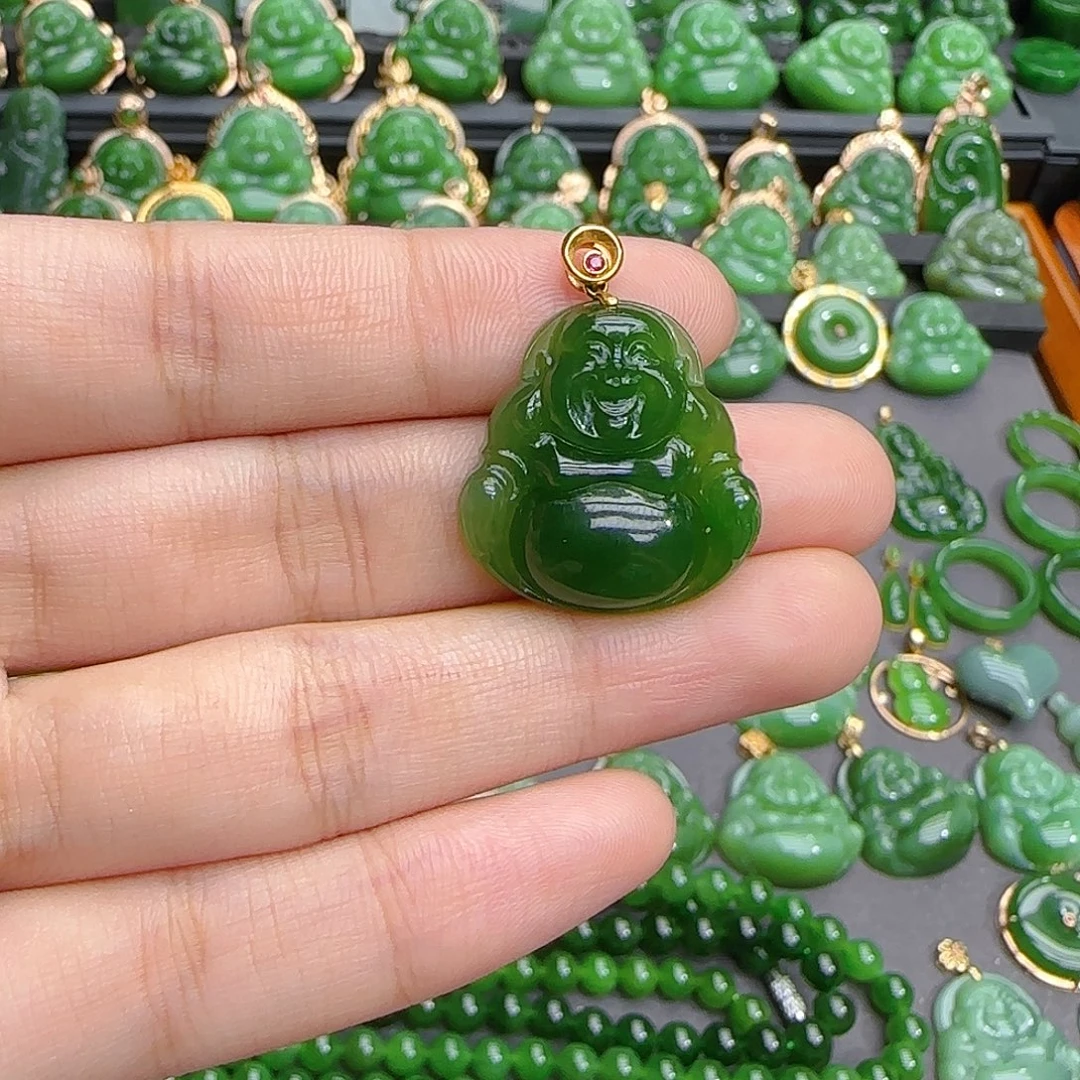 颈饰18K金镶嵌和田玉（碧玉）