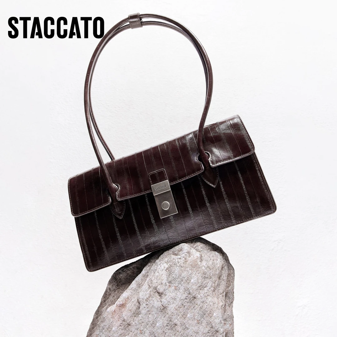 思加图2025新款黑胶枕头腋下包小方包手提单肩包包X8205BX5