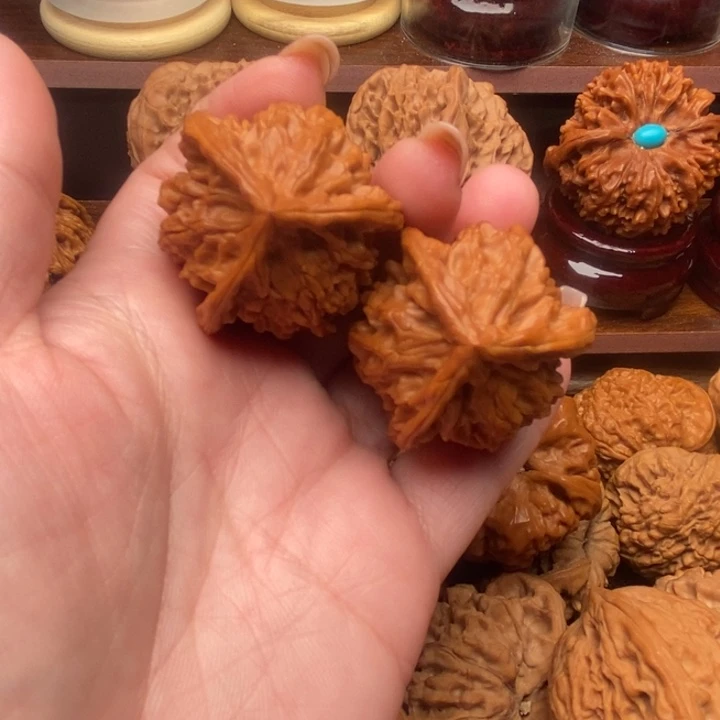 白***灰文玩核桃吊坠三棱dhkhdgjmmmlll