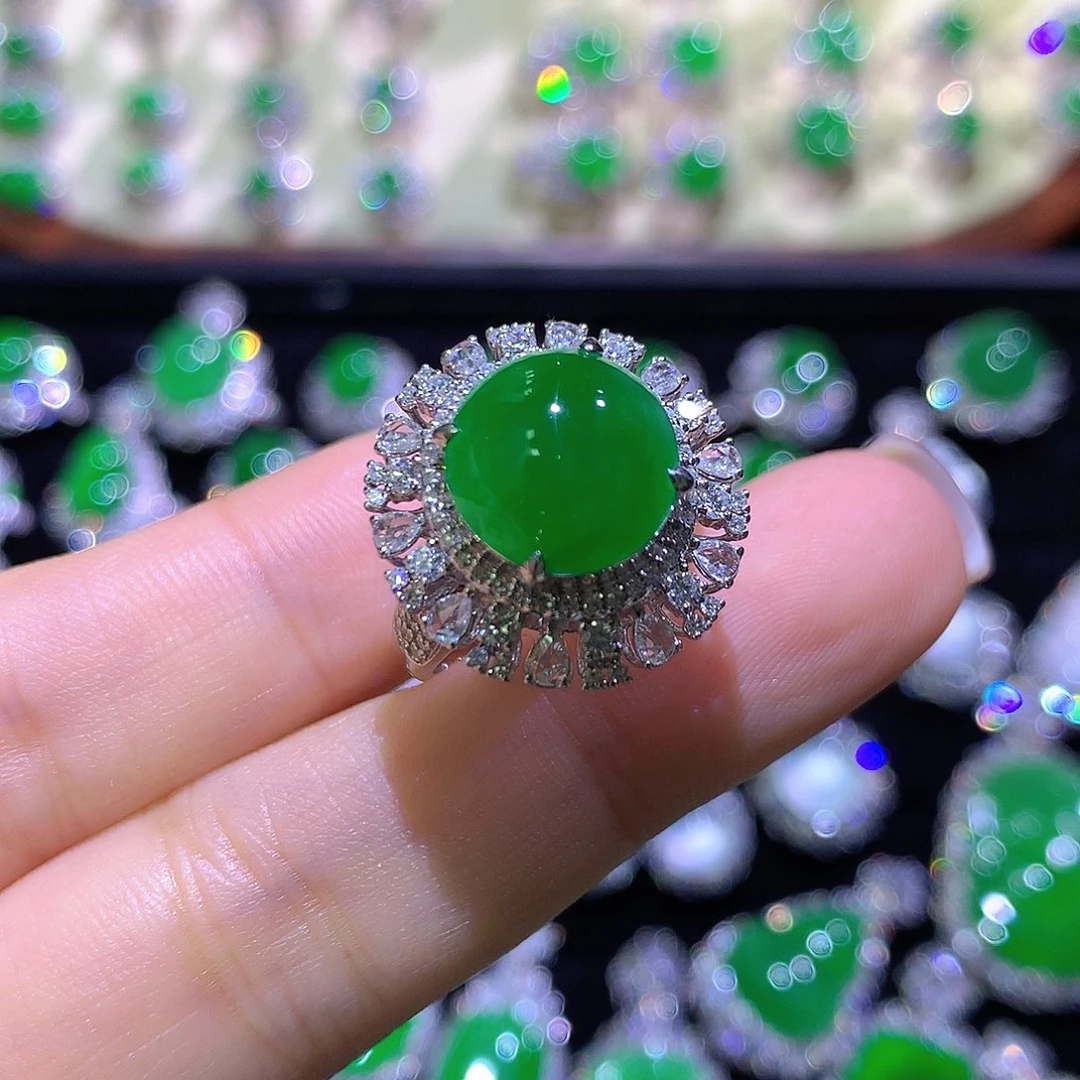翡翠18K金镶嵌戒指高冰满绿蛋面戒指