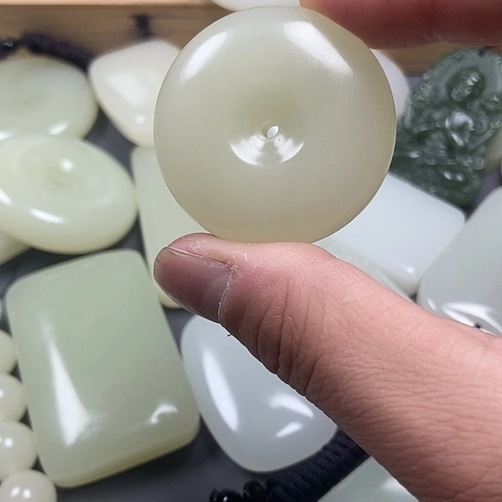 和田玉（糖玉）未镶嵌挂件