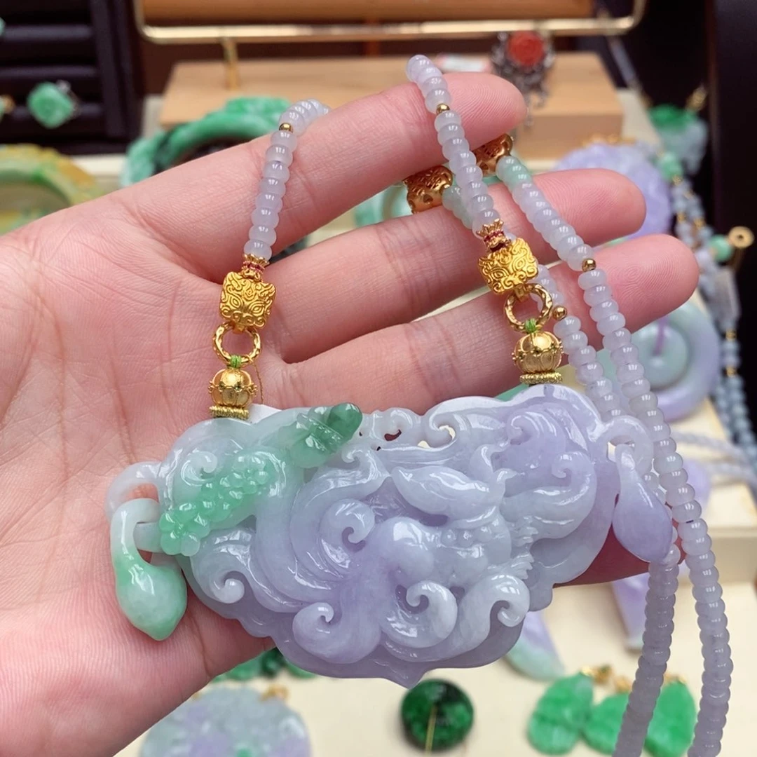 颈饰未镶嵌翡翠阿*翡翠吊坠（微瑕）