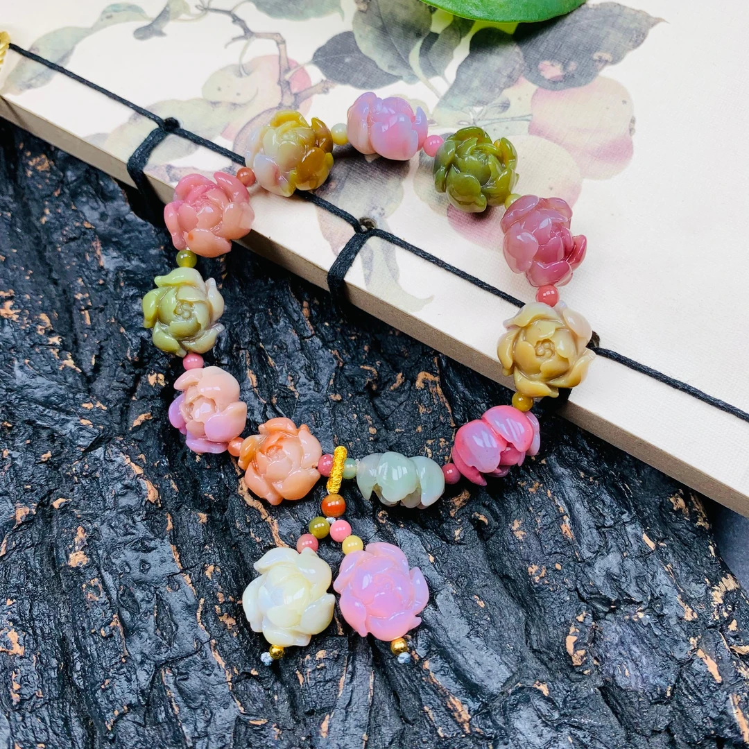 天然老矿原矿七彩盐源玛瑙仙色俏色巧雕千层花花手串