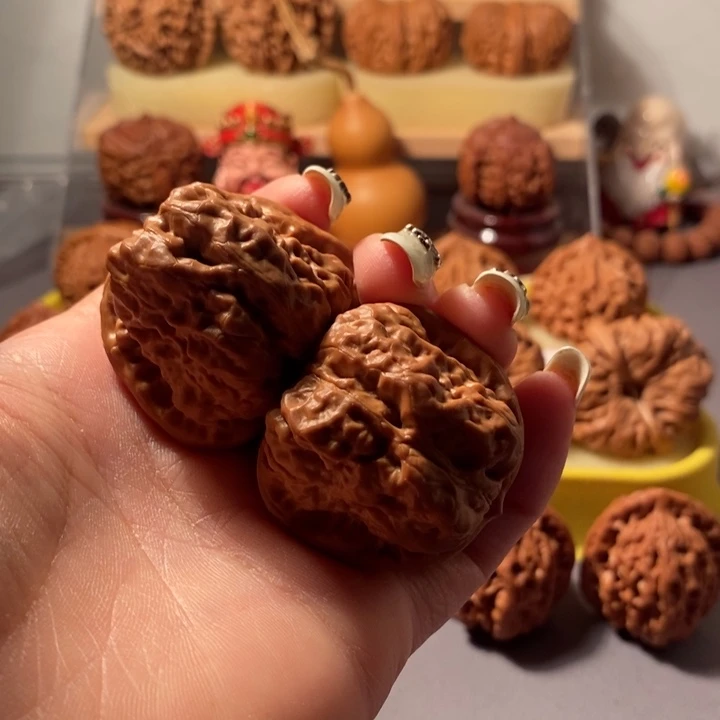 文玩核桃吊坠39开背蛤蟆头