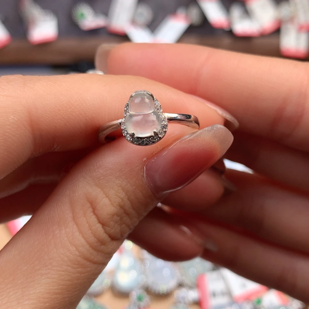 翡翠挂件未镶嵌葫芦