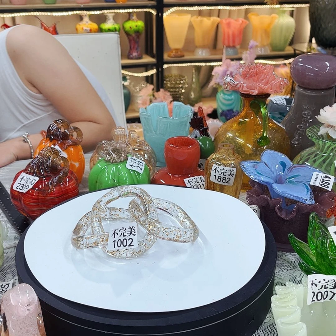 1002 家悦琉璃花瓶摆件不完美