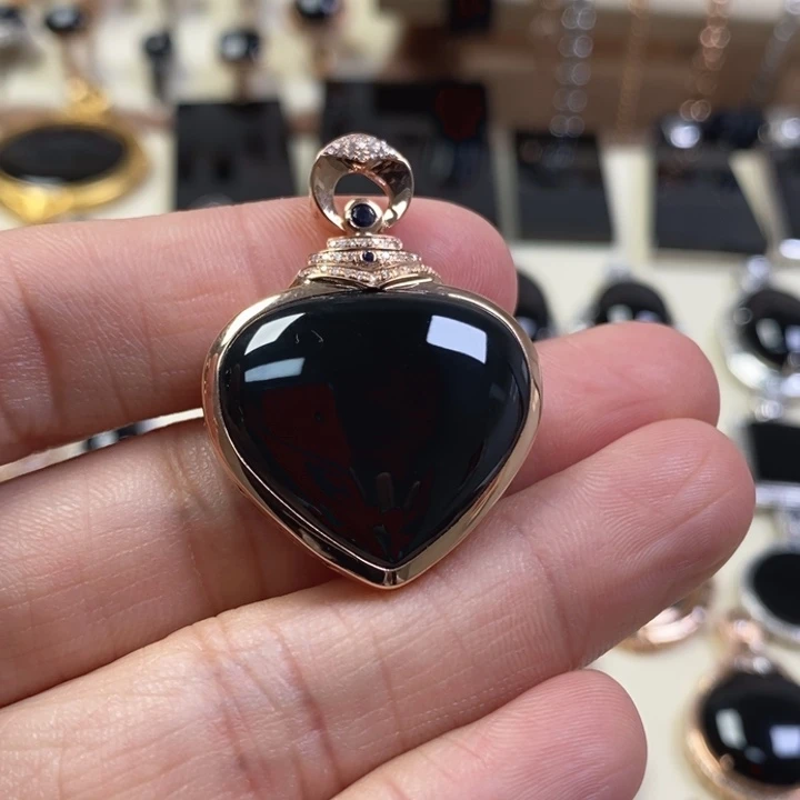 翡翠颈饰18K金镶嵌缅甸天然翡翠墨翠