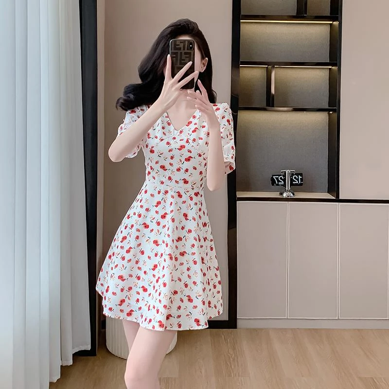 碎花雪纺小个子穿搭连衣裙女夏季2025新款收腰气质松弛感短裙