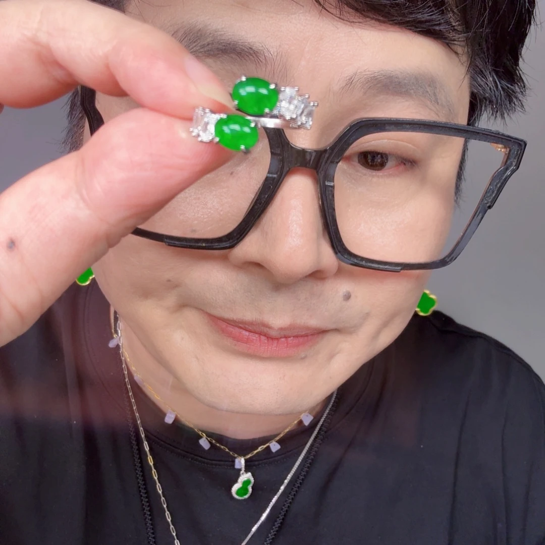 颈饰未镶嵌翡翠一件