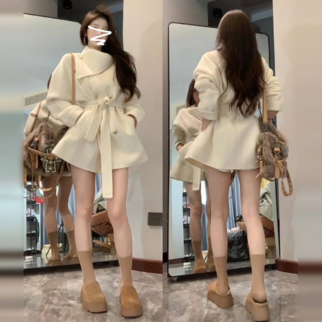 女款感白色毛呢外套女秋冬季2026新年战袍小个子收腰短款斗篷大衣