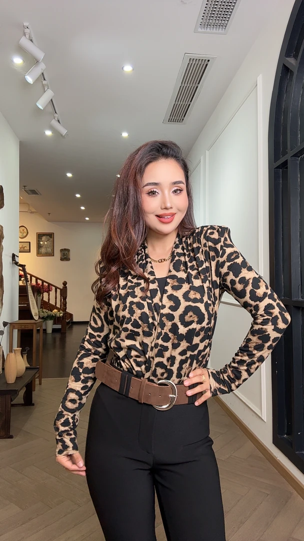 豹纹长袖V领常规款褶皱老钱风上衣