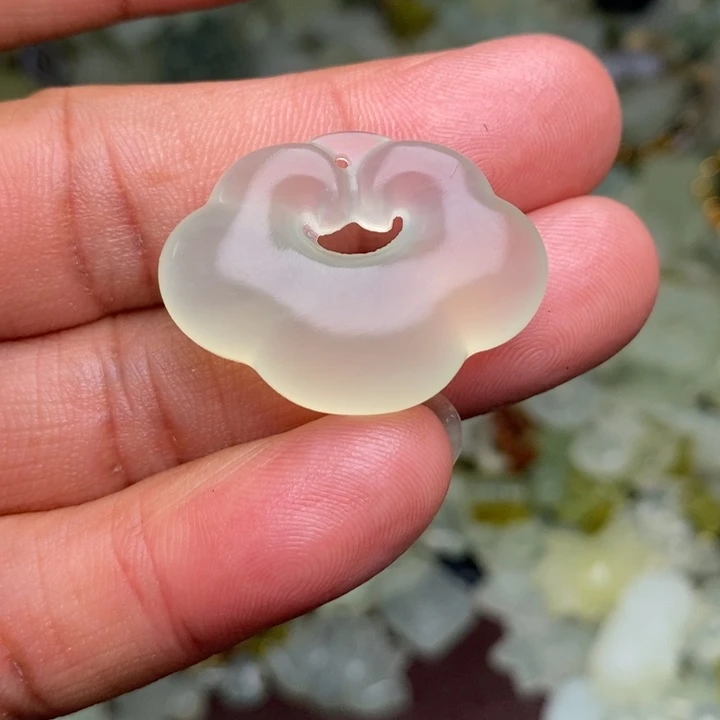 蛇纹石玉颈饰合金56