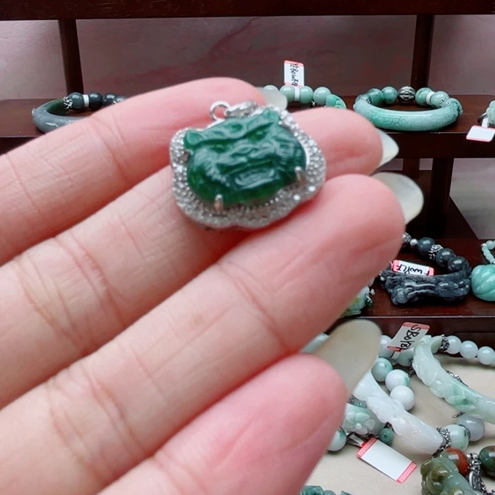 翡翠未镶嵌手链吊坠