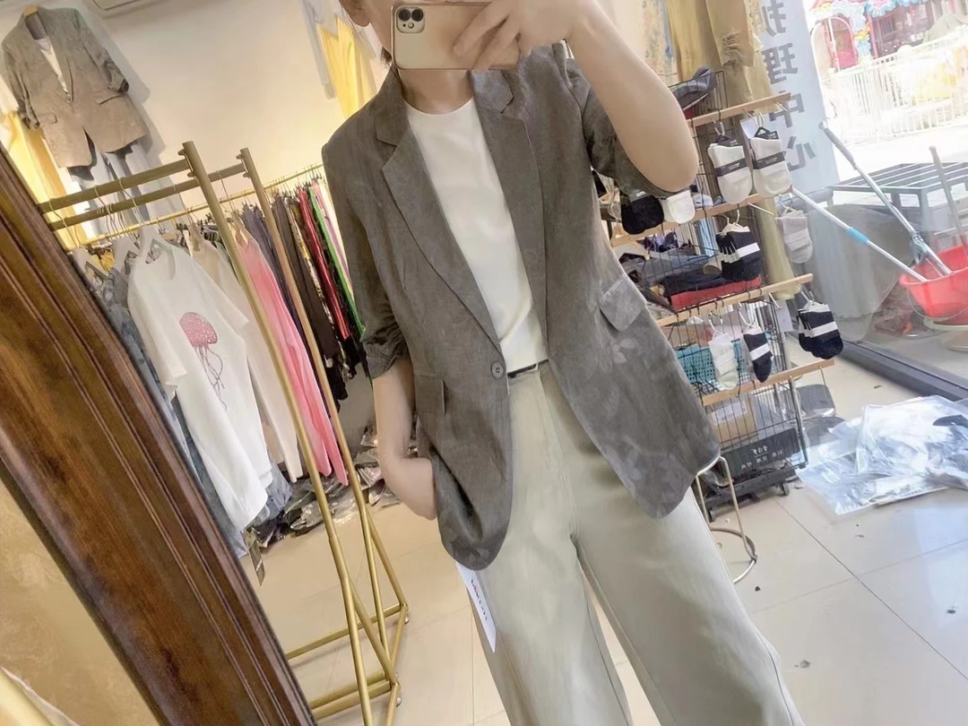 时尚简单百搭款西装外套