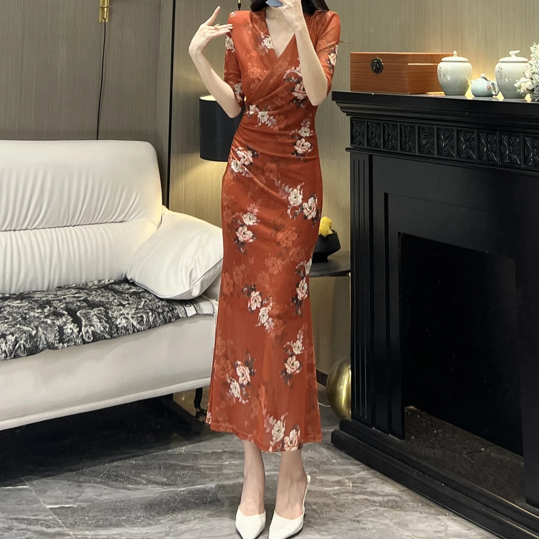 气质女人味轻奢V领中袖花色印花显瘦修身包身时尚百搭鱼尾连衣裙