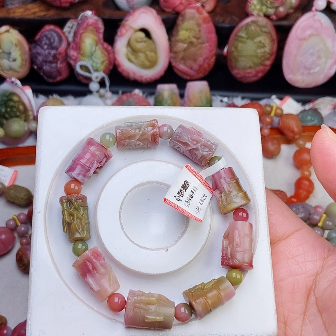 颈饰未镶嵌石英质玉（盐源）