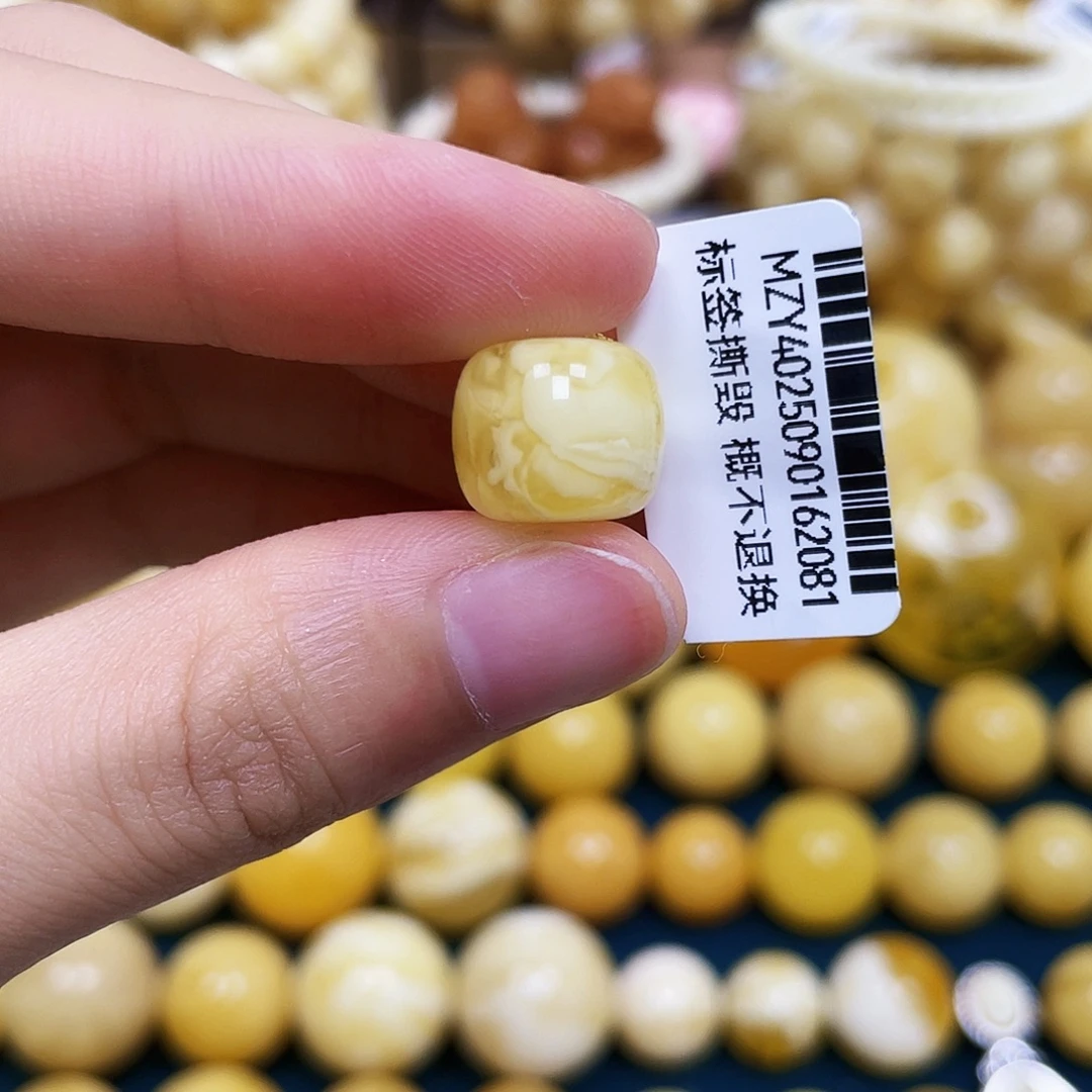 琥珀未镶嵌裸石12.3*10.5mm.瑕