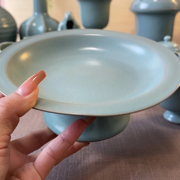 瓷片高足盘一一一一瑕