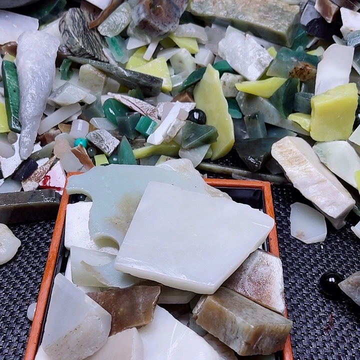 和田玉（糖玉）未镶嵌珠宝半成品丸***酱