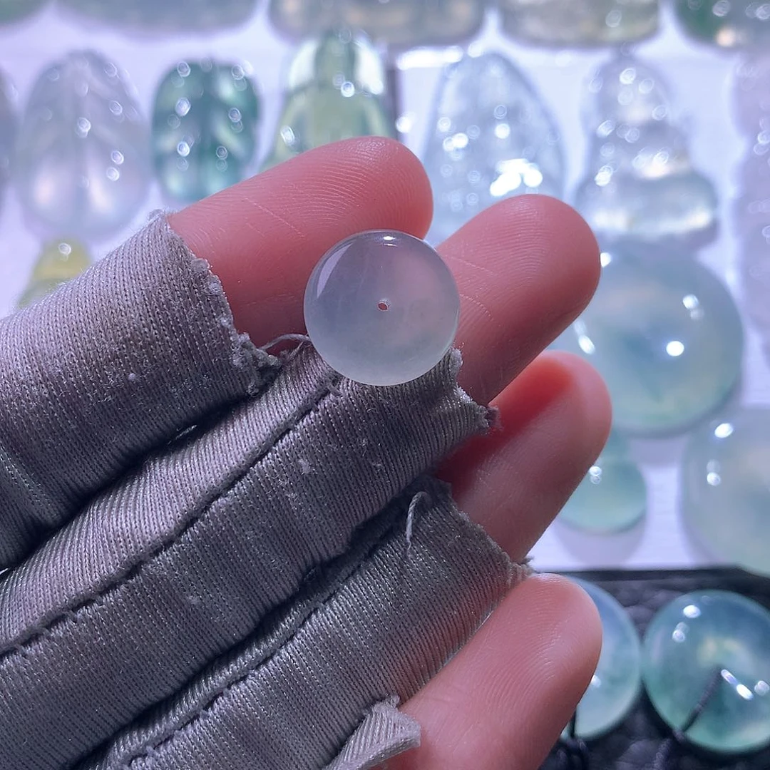 翡翠未镶嵌颈饰扣