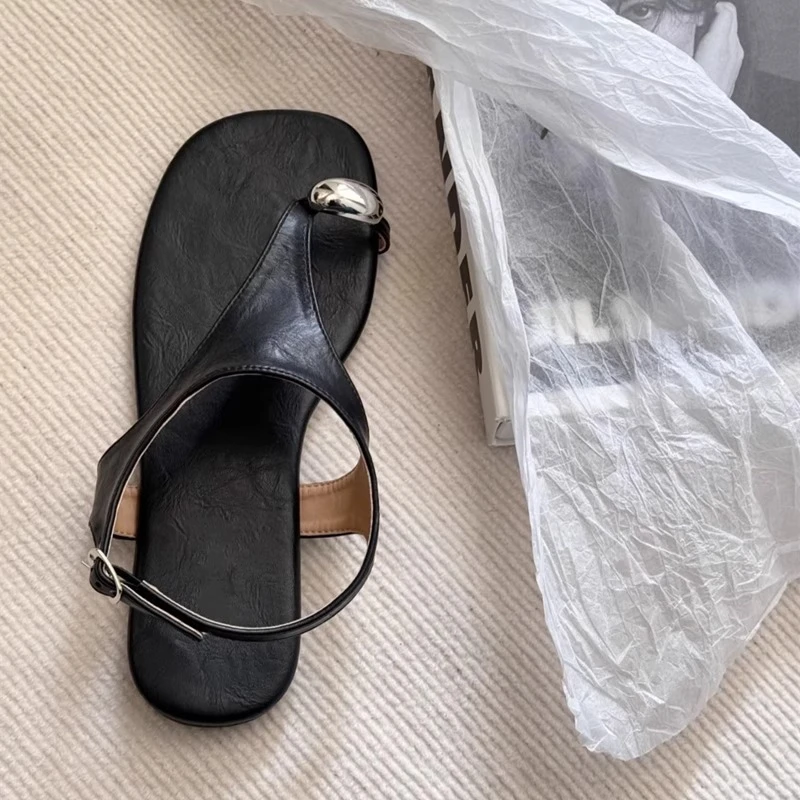 复古一字扣带平底套趾凉鞋女2025夏季新款黑色夹趾罗马露趾凉鞋
