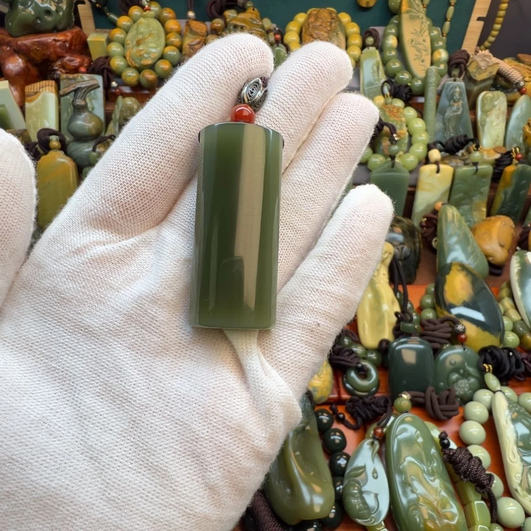 岫岩老玉（透闪石质玉）未镶嵌颈饰