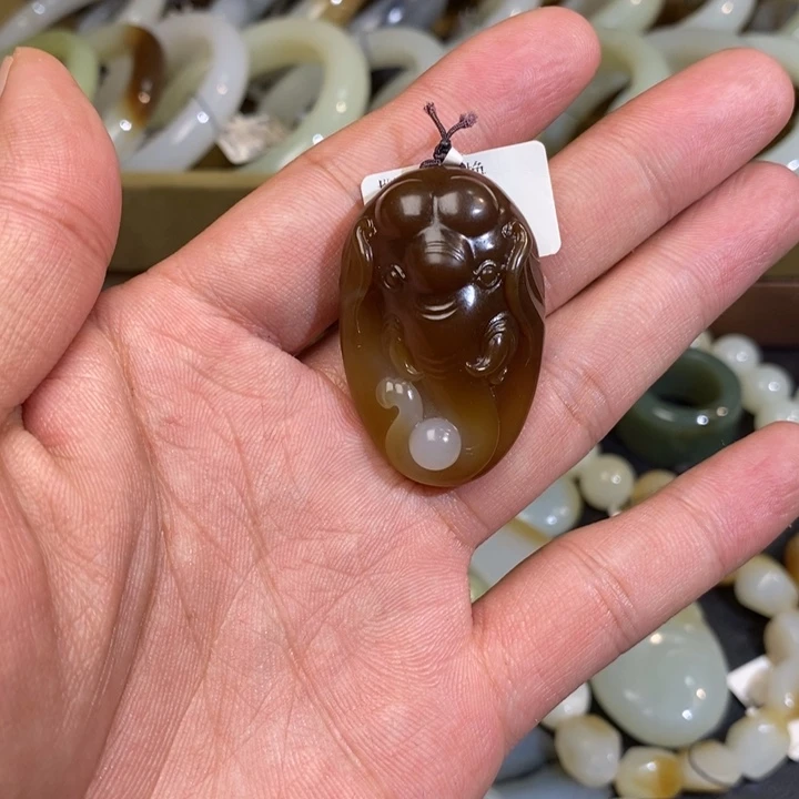 颈饰未镶嵌和田玉鲜****店新疆且末金山矿糖白吉象挂件