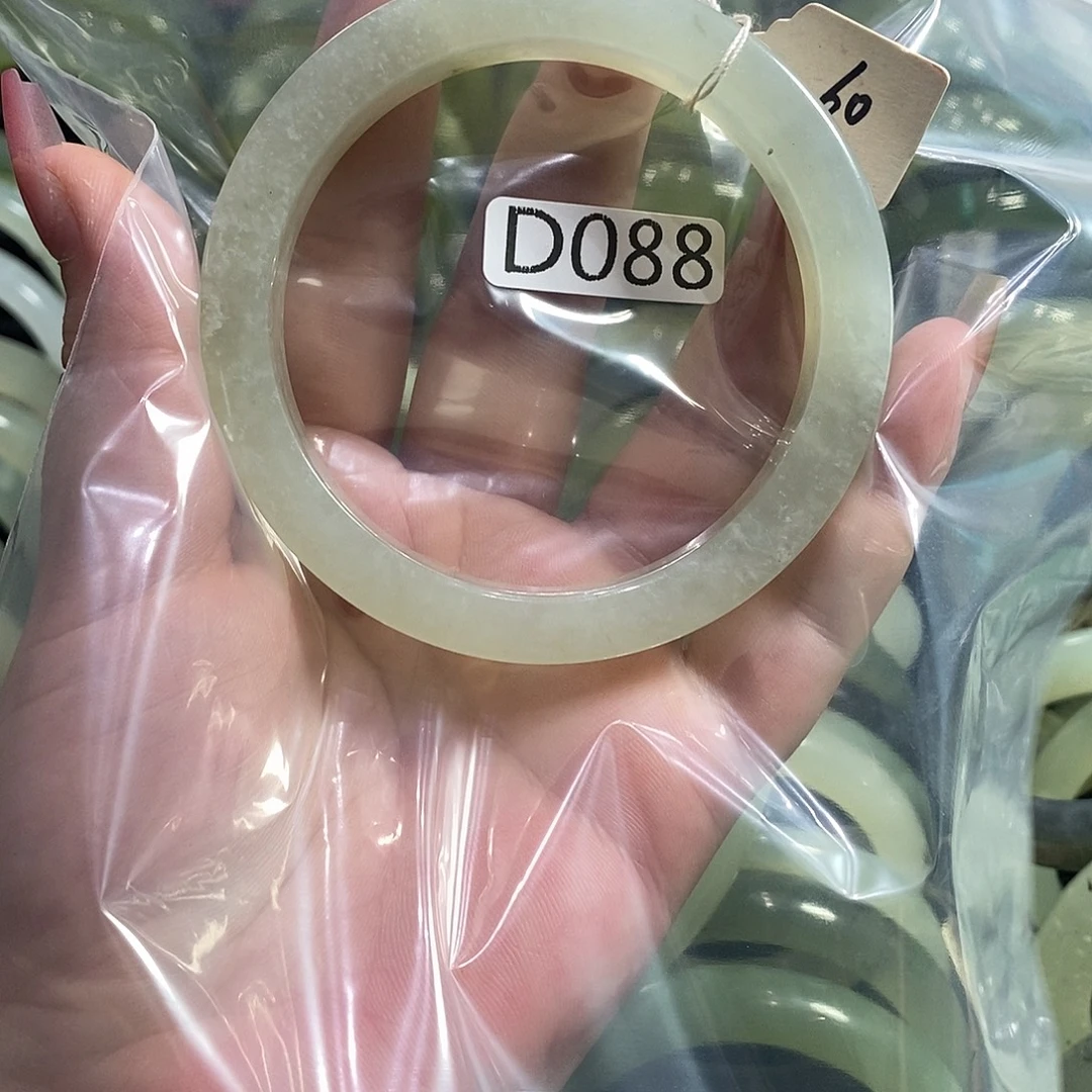 迷***羊未镶嵌岫玉手镯60