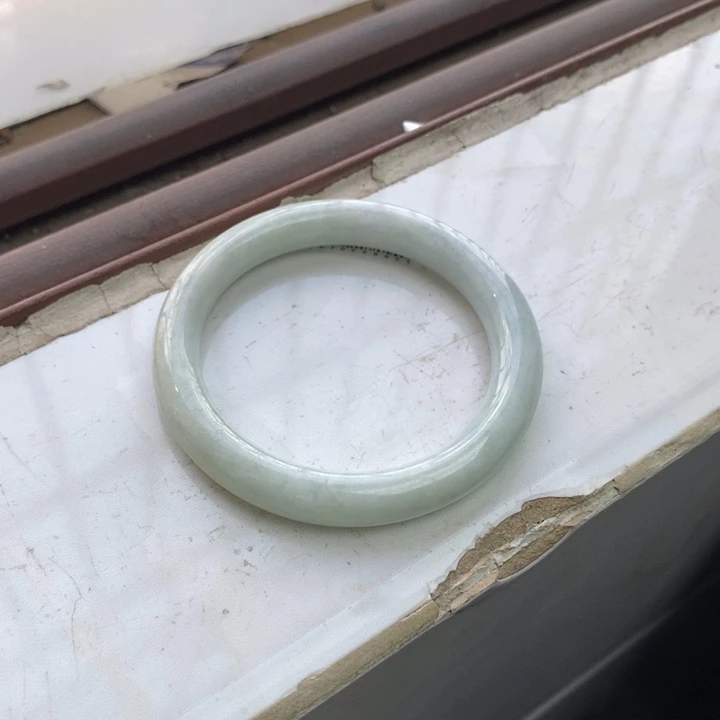 翡翠手镯未镶嵌翡翠手镯