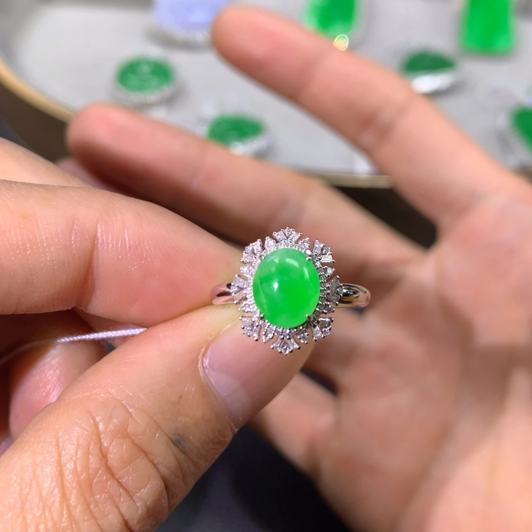 翡翠戒指18K金镶嵌翡翠