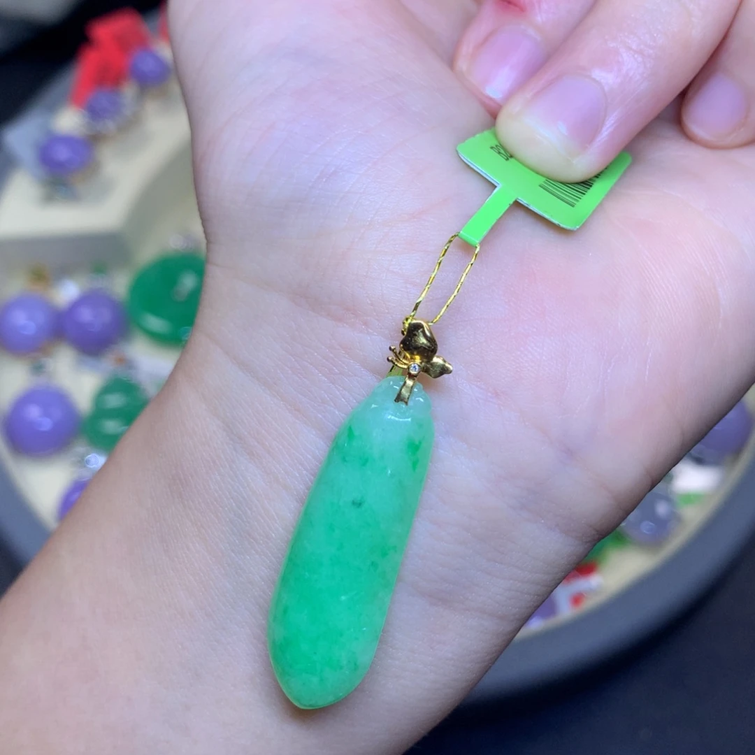 翡翠18K金镶嵌颈饰天然