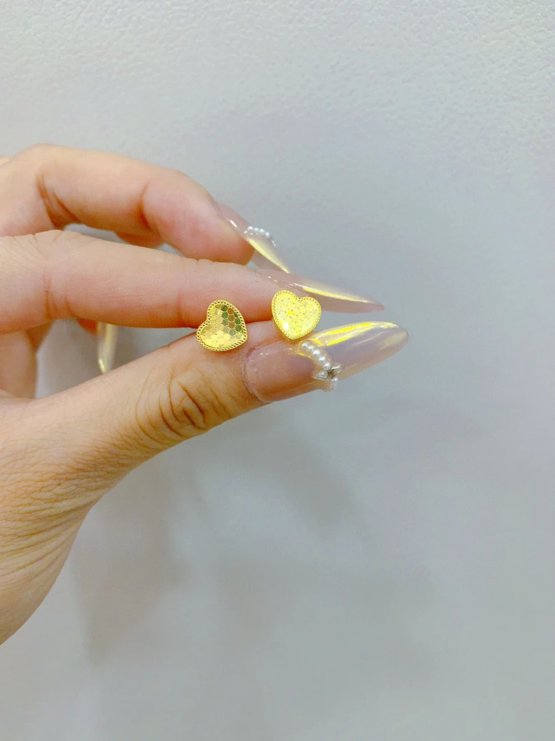 301【小别克珠宝-龙鳞爱心耳钉】