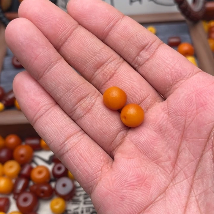 匆***€琥珀未镶嵌裸石蜜蜡珠子