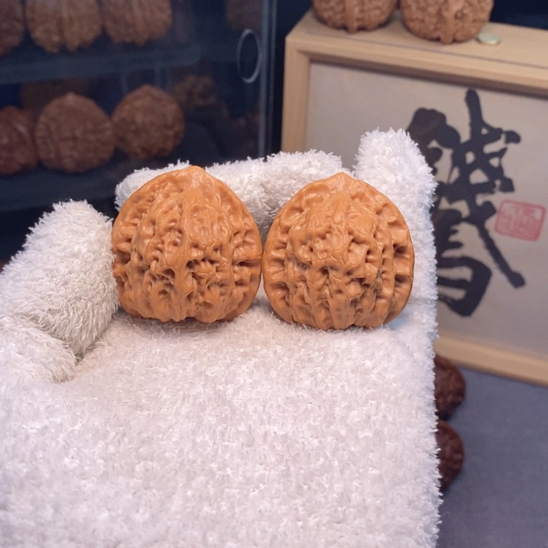 把件文玩核桃走色鲜艳系列38尺挂月峰佛肚