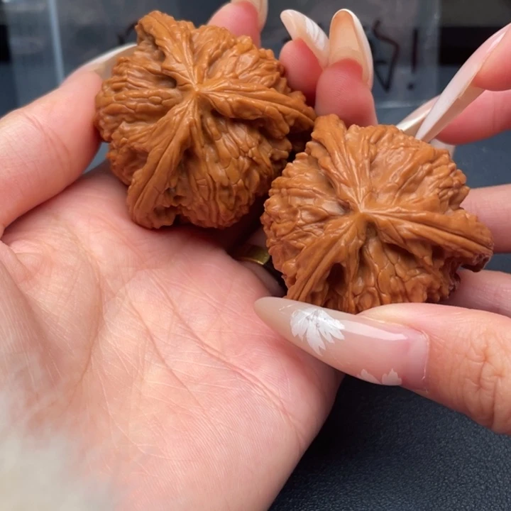 务***人文玩核桃吊坠白狮子