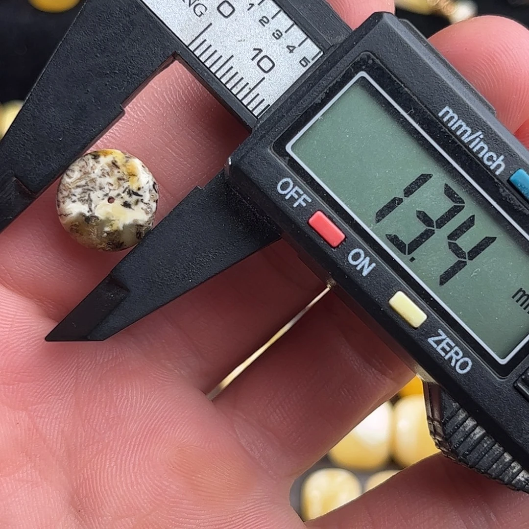 蜜蜡未镶嵌珠宝奇石