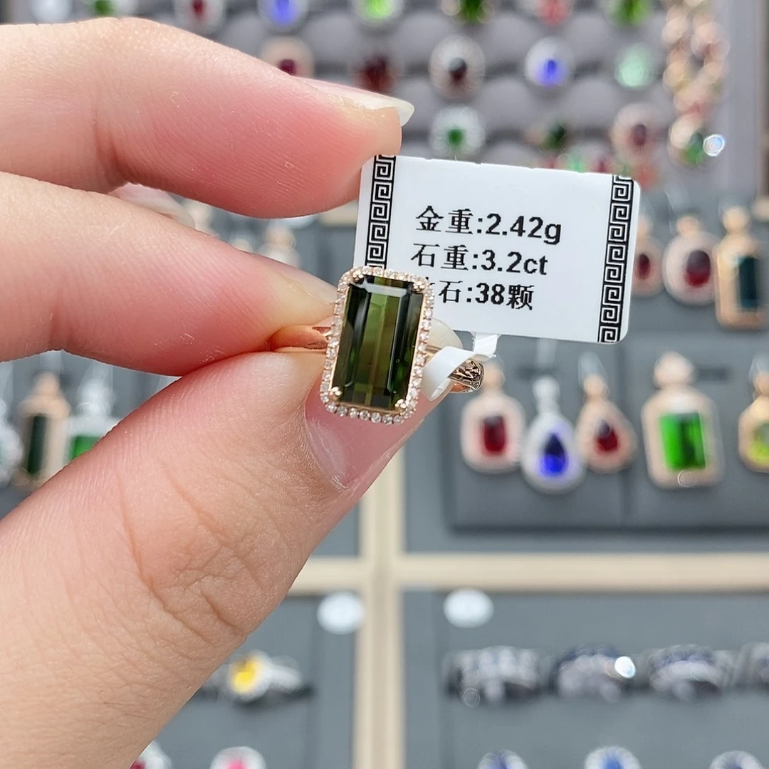 碧玺戒指18K金镶嵌3.2。