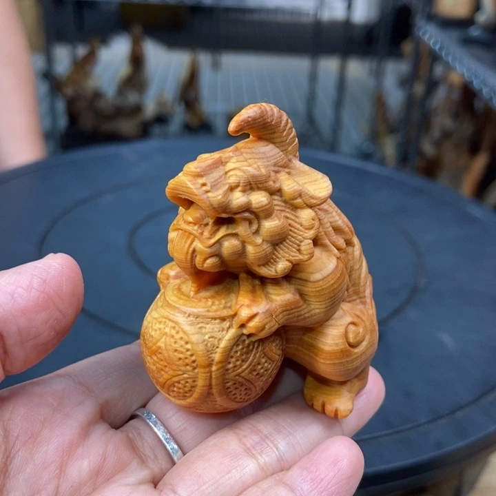柏木（崖柏）貔貅抱球