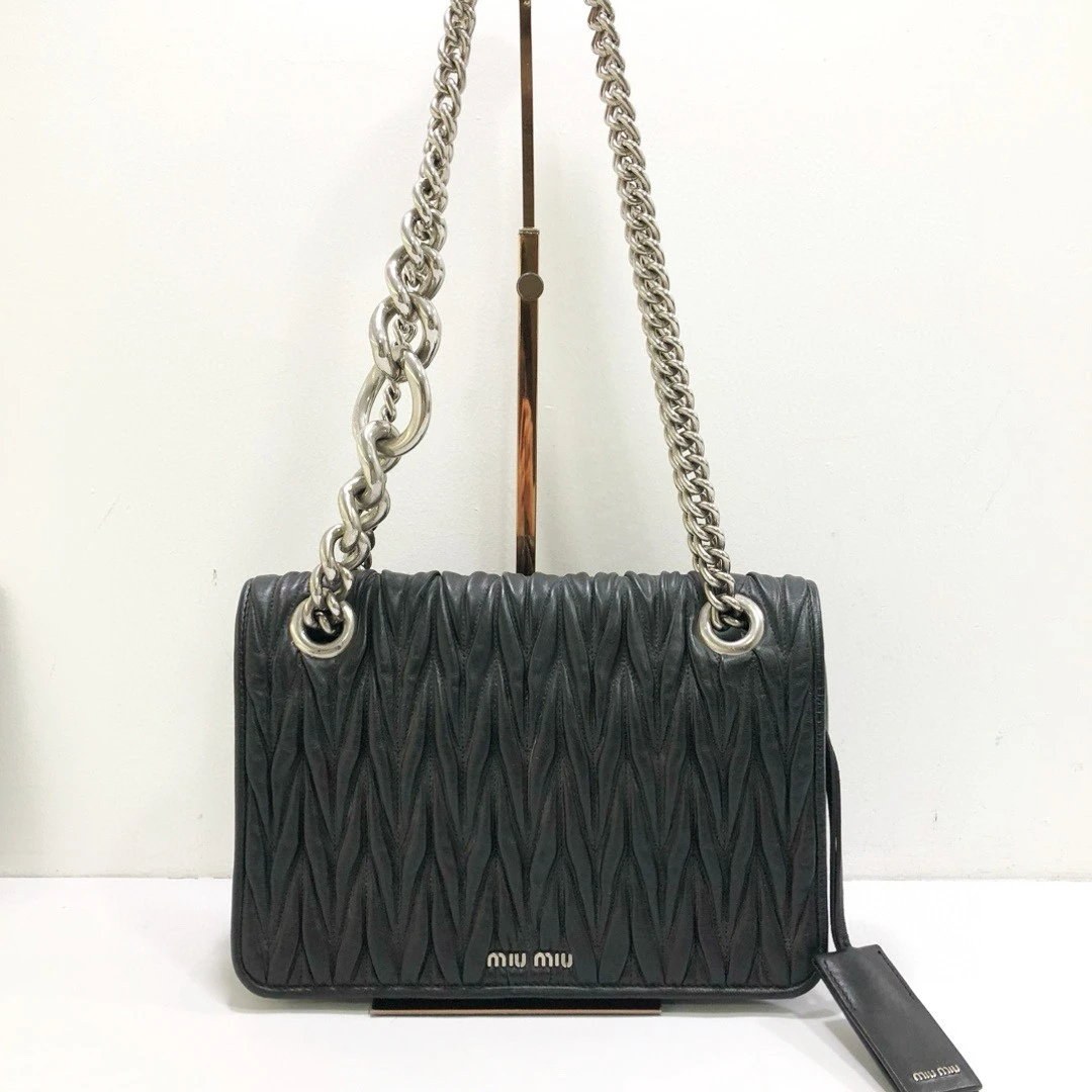 95新 MIU MIU/缪缪 缪缪黑银全皮褶皱翻盖链条包，97新，25*17*8