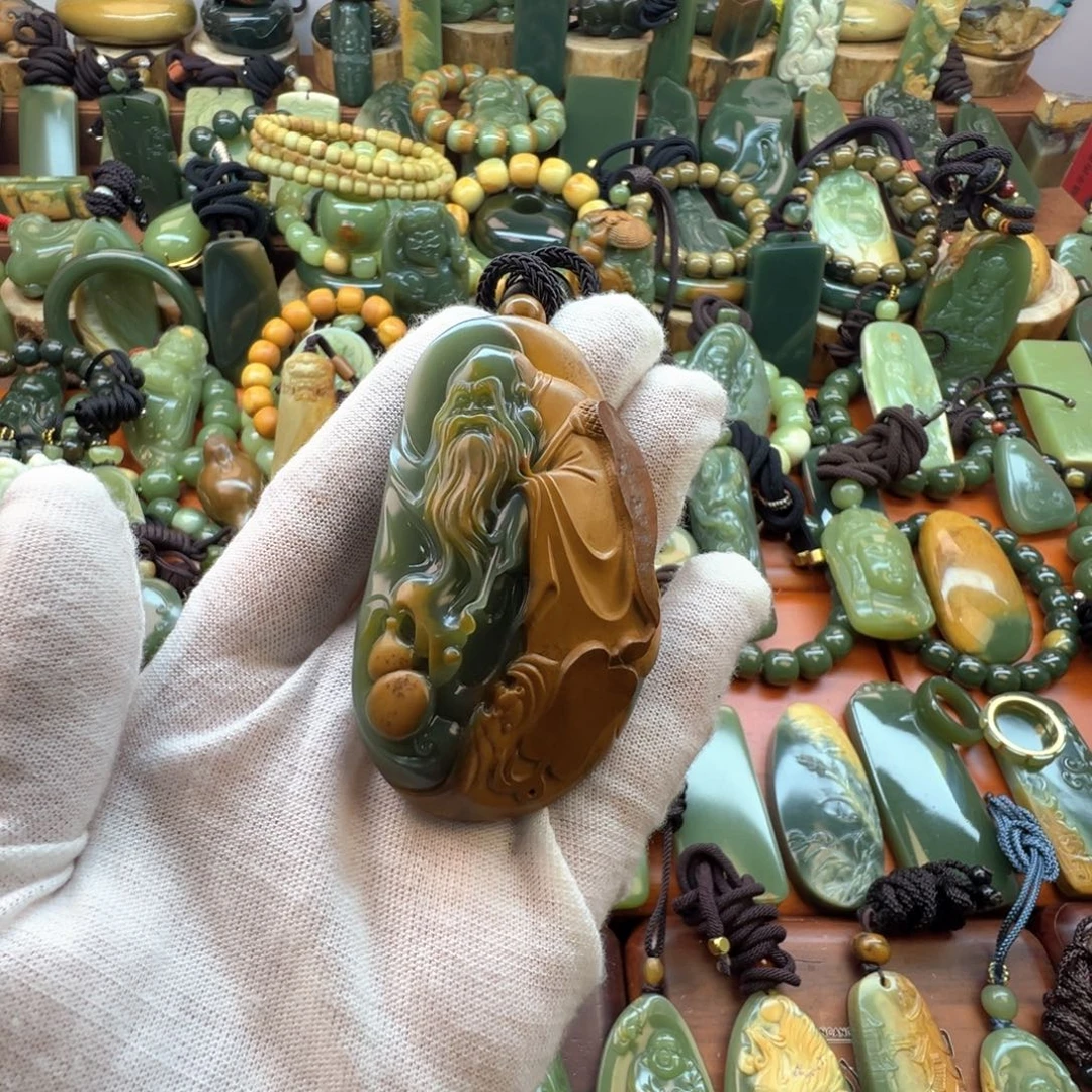 哥***性岫岩河磨玉（透闪石质玉）未镶嵌颈饰