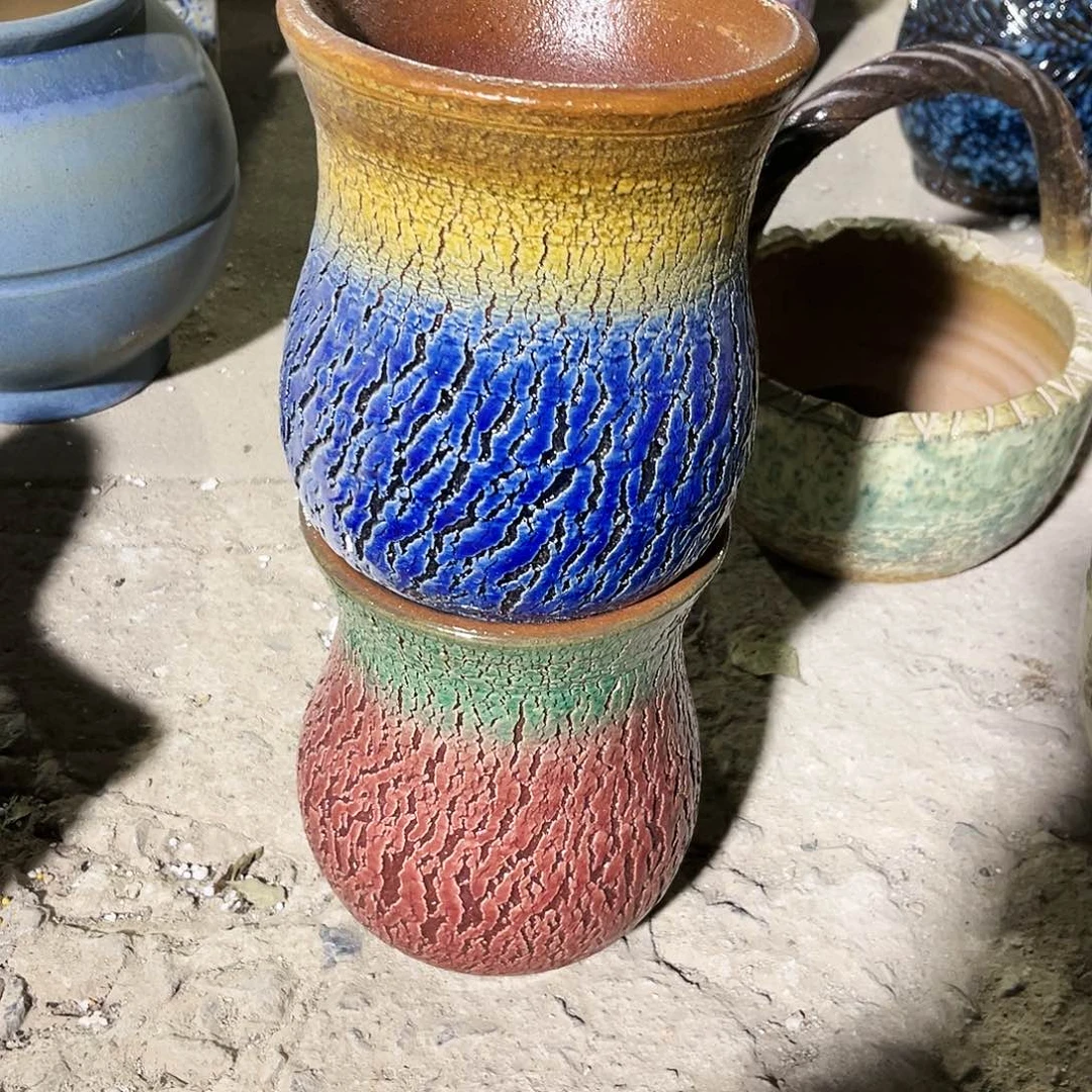 紫砂花盆花盆里的小猫咪