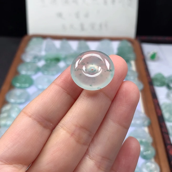 颈饰未镶嵌翡翠高冰飘花肥扣子