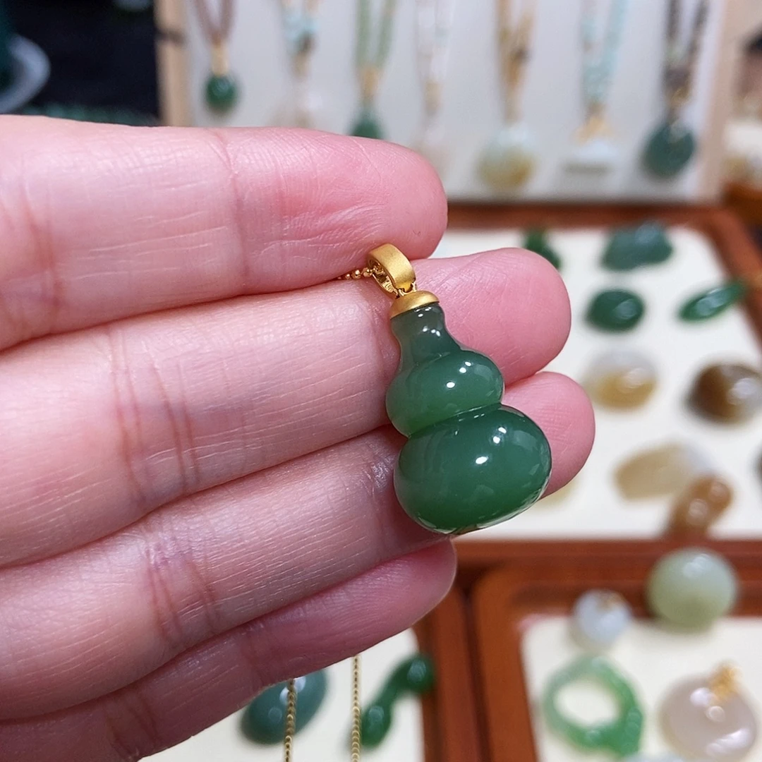 和田玉18K金镶嵌吊坠(赠链)