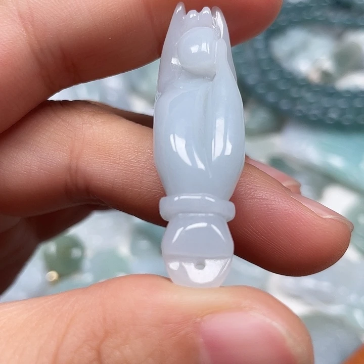 翡翠未镶嵌颈饰掌上明珠